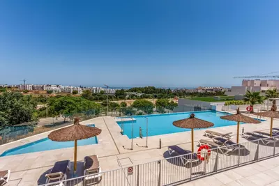 Middle Floor Apartment in Estepona