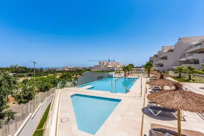 Middle Floor Apartment in Estepona