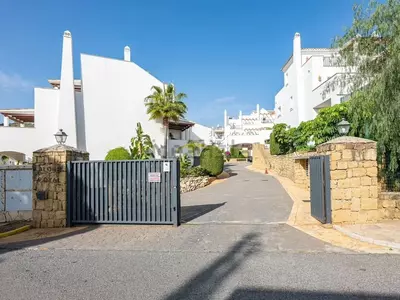 Middle Floor Apartment in Nueva Andalucía