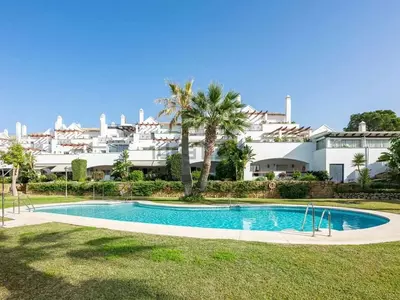 Middle Floor Apartment in Nueva Andalucía