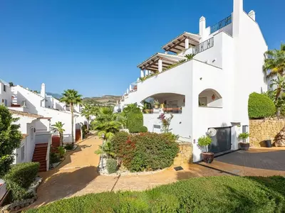 Middle Floor Apartment in Nueva Andalucía