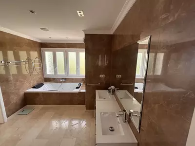 Detached Villa in Selwo