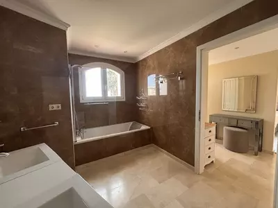 Detached Villa in Selwo