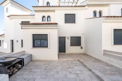 Townhouse in El Paraiso