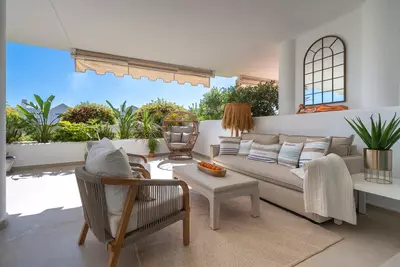 Middle Floor Apartment in Nueva Andalucía