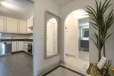 Middle Floor Apartment in Nueva Andalucía