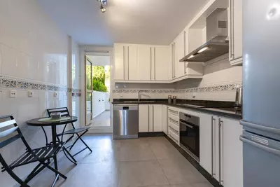 Middle Floor Apartment in Nueva Andalucía