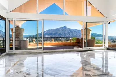 Penthouse Duplex in Nueva Andalucía