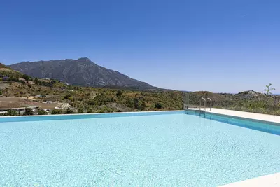 Middle Floor Apartment in Benahavís