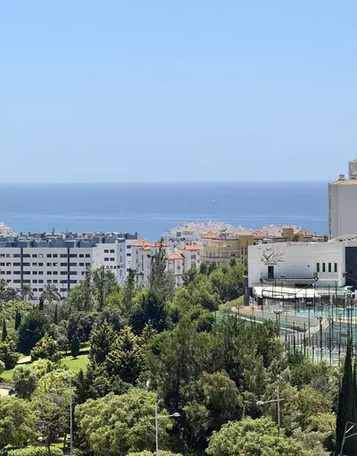 Middle Floor Apartment in Estepona