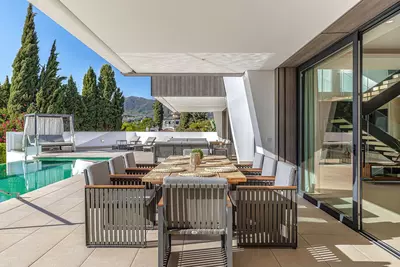 Detached Villa in El Paraiso