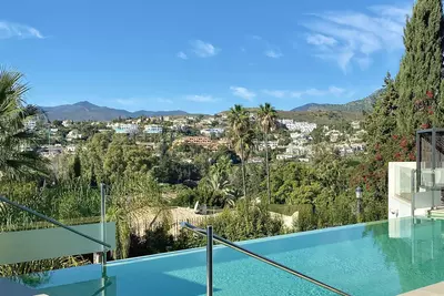 Detached Villa in El Paraiso