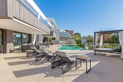 Detached Villa in El Paraiso