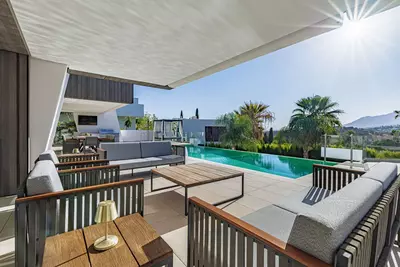 Detached Villa in El Paraiso