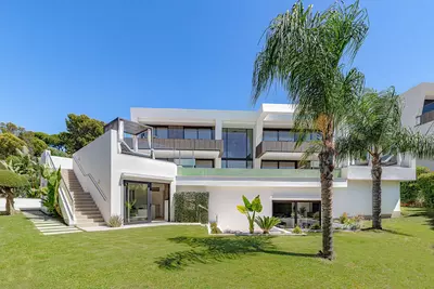 Detached Villa in El Paraiso