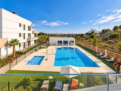 Middle Floor Apartment in Estepona