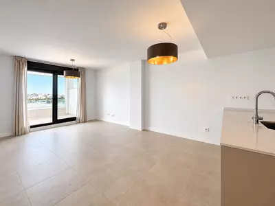 Middle Floor Apartment in Estepona
