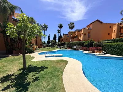 Middle Floor Apartment in Estepona