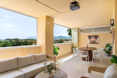 Middle Floor Apartment in Nueva Andalucía