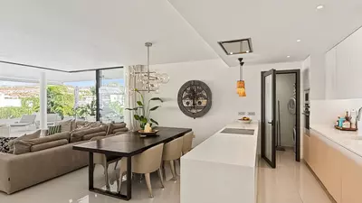 Middle Floor Apartment in Estepona