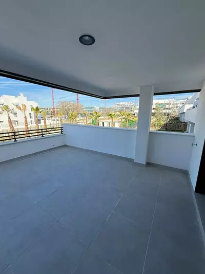 Middle Floor Apartment in Estepona