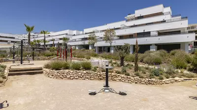 Middle Floor Apartment in Estepona