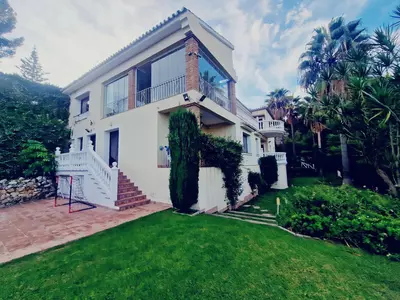 Detached Villa in El Paraiso
