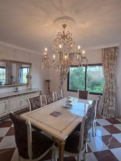 Detached Villa in El Paraiso