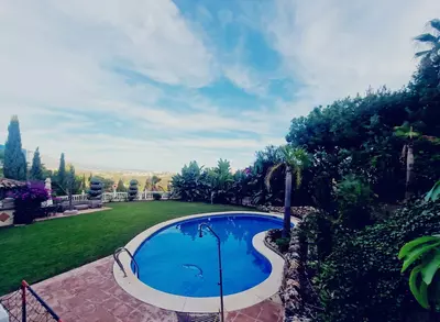 Detached Villa in El Paraiso