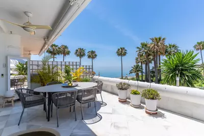Middle Floor Apartment in Estepona