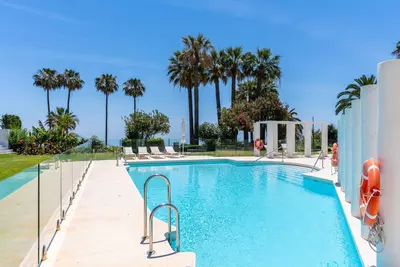 Middle Floor Apartment in Estepona