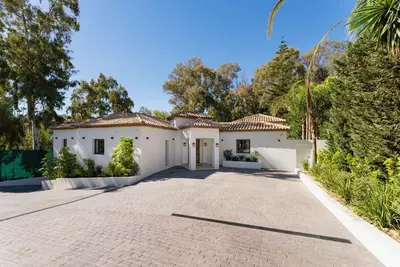 Detached Villa in Nueva Andalucía