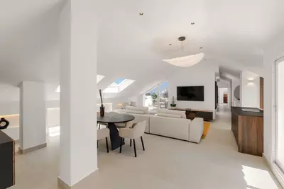 Top Floor Apartment in Nueva Andalucía