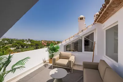 Top Floor Apartment in Nueva Andalucía