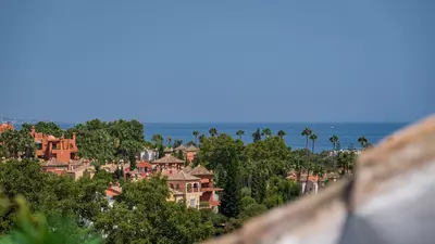 Top Floor Apartment in Nueva Andalucía