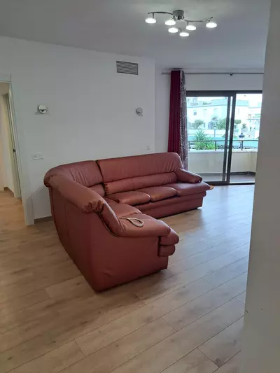 Middle Floor Apartment in Estepona