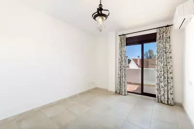 Middle Floor Apartment in Nueva Andalucía