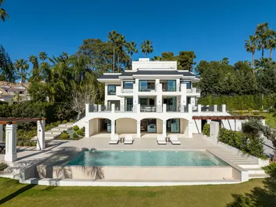 Detached Villa in Nueva Andalucía