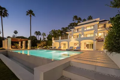 Detached Villa in Nueva Andalucía