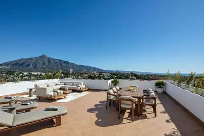 Middle Floor Apartment in Nueva Andalucía