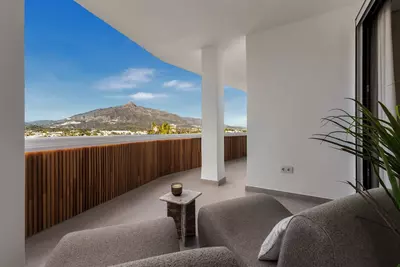 Middle Floor Apartment in Nueva Andalucía