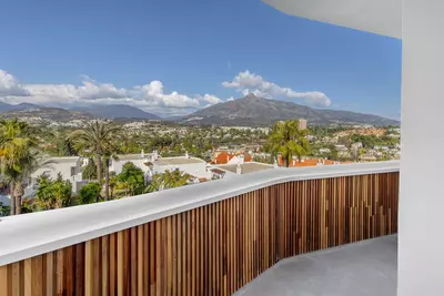 Middle Floor Apartment in Nueva Andalucía