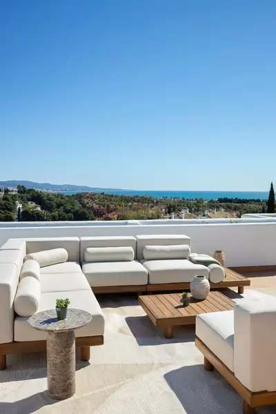 Middle Floor Apartment in Nueva Andalucía