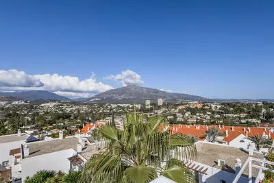 Middle Floor Apartment in Nueva Andalucía