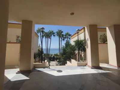 Middle Floor Apartment in Elviria
