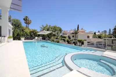 Detached Villa in Nueva Andalucía