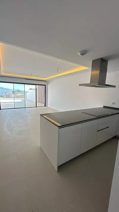 Middle Floor Apartment in Estepona