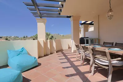 Middle Floor Apartment in Benahavís