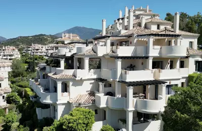 Middle Floor Apartment in Benahavís