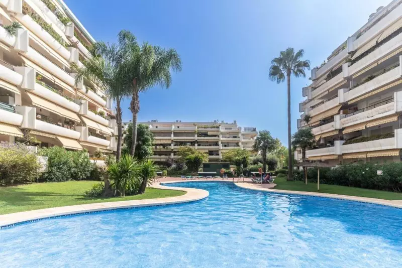 Middle Floor Apartment in Guadalmina Alta